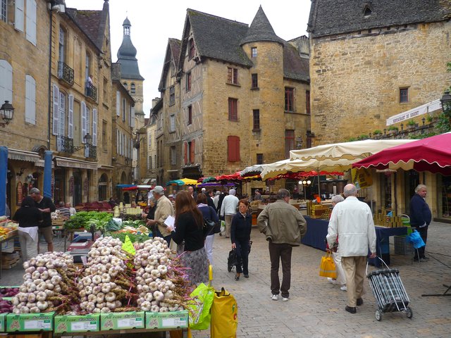 Stroll through the markets...